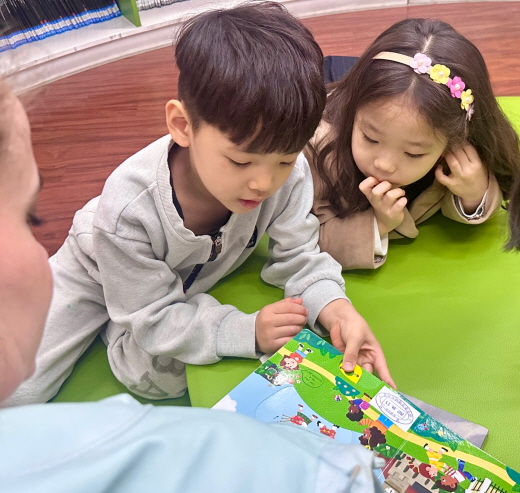 중구 영어 도서관:)